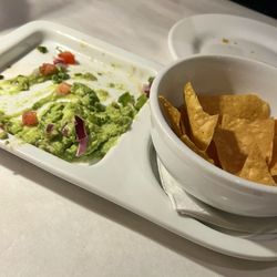 Reef Restaurant & Bar - Guacamole with chips