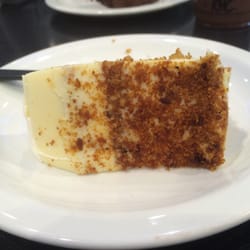 Starbucks - Lækker og saftig gulerodskage med lækker smørcreme! mums..