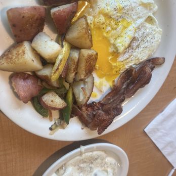 Trankis Restaurant - Country breakfast - Chicken Wings Near Me - Chowchilla, California