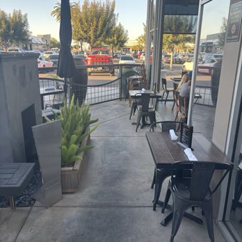 Eureka! - Outside seating - American Near Me - Fresno, California