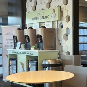United Club - Phoenix - Gelato station - Airport Lounges Near Me - Phoenix, Arizona