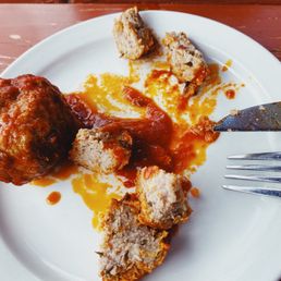a plate of meatballs and sauce