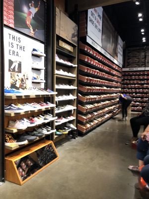 vans shoe store