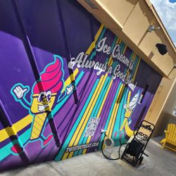 Twistee Treat - Posner Park - Fun wall art.