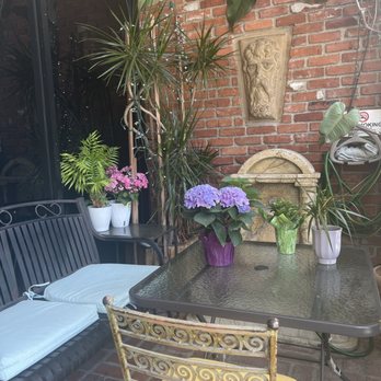 Bodyscrub And Massage - Beautiful garden in the entrance. - Beauty & Spas Near Me - Studio City, California Bodyscrub And Massage - Beautiful garden in the entrance. - Beauty & Spas Near Me - Studio City, California