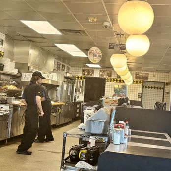 Waffle House - 1 waiter 1 cook running the entire place. - American Near Me - Virginia Beach, Virginia Waffle House - 1 waiter 1 cook running the entire place. - American Near Me - Virginia Beach, Virginia