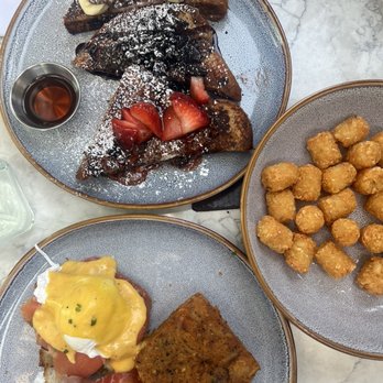 H Cafe - Eggs Benedict, French Toast Sampler - Breakfast & Brunch Near Me - Los Angeles, California