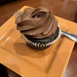 Lovin Spoonfuls Vegan Restaurant - GF chocolate cupcake