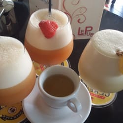 Le Pub - Duex "Peacefull," un Pinacolade et un the avant diner.
