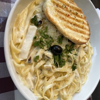 Euro Cafe - Chicken Alfredo creamy and flaborfuk - Portuguese Near Me - Claremont, California Euro Cafe - Chicken Alfredo creamy and flaborfuk - Portuguese Near Me - Claremont, California