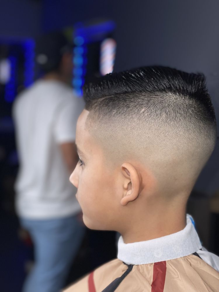 THE KING OF CUTS 1894 Ave, New Bedford, Massachusetts