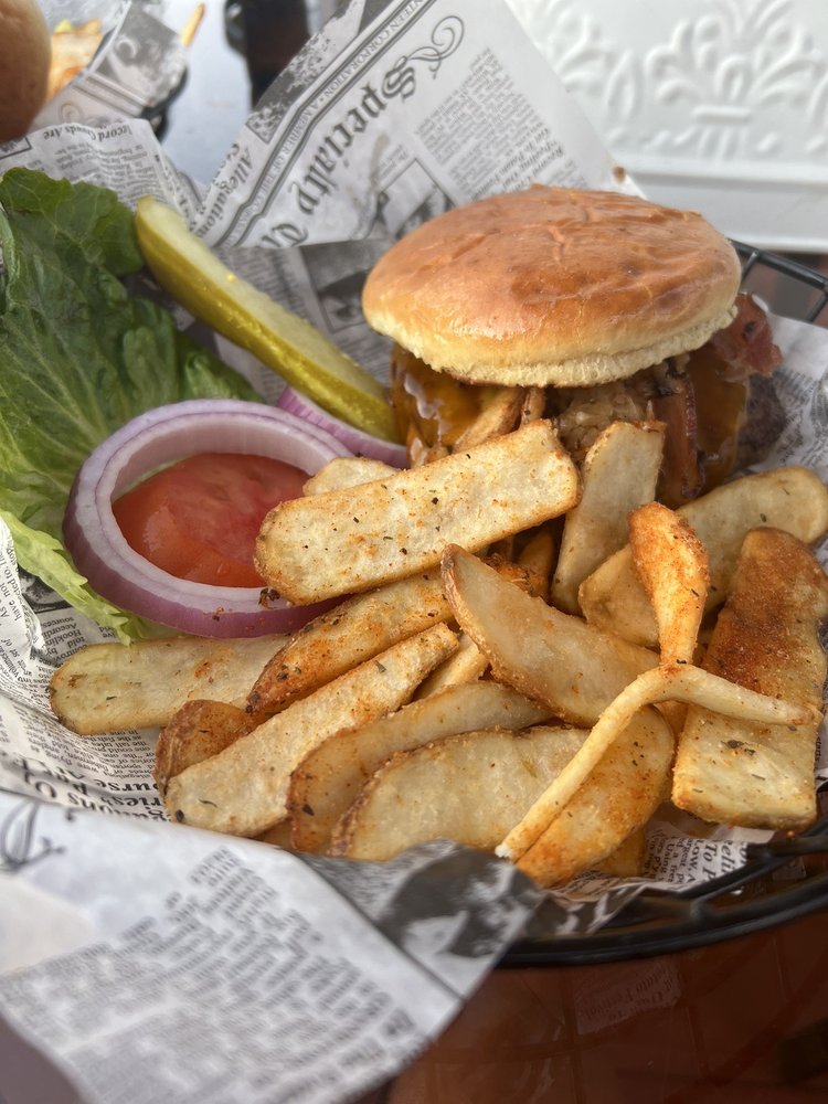 The Merit Lakeside Dining & Cocktails Logo