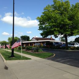 Exterior outside entrance of Schneider-Michaelis Funeral Home - Jefferson, Wisconsin Exterior outside entrance of Schneider-Michaelis Funeral Home - Jefferson, Wisconsin