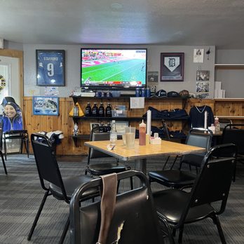 Yooperman Bar And Grill - The inside - American Near Me - Goetzville, Michigan
