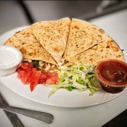 Kelley's Pizza & Grill - Chicken quesadilla