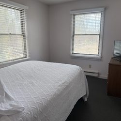 Traverse Bay Inn - Queen bedroom