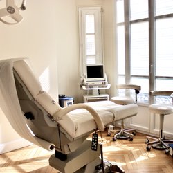 Docteur Thierry Besins - Chirurgien Esthetique Nice - Le dr Besins réalise des opérations de médecine et de chirurgie esthétique reconnues : injections, lifting, rhinoplastie, blépharoplastie...