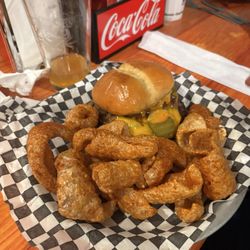 The Camphouse Burger Bar - Burger with pork skins