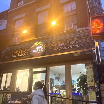 Mac Shack - Nighttime is the right time, but their lunch specials (until 4PM) can't be beat! Eat inside, feels like home... - American Near Me - Brooklyn, New York