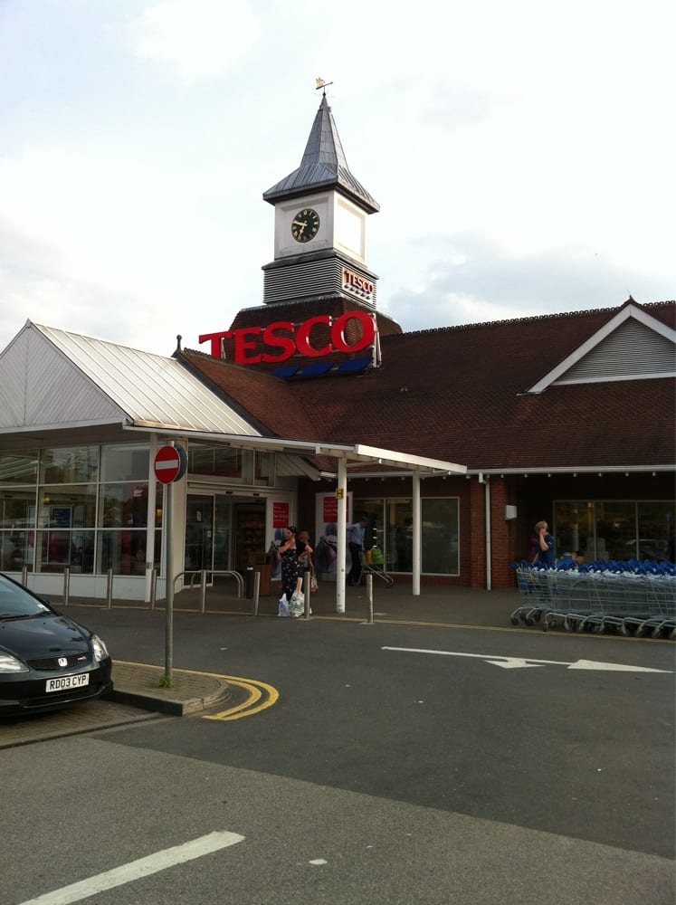 TESCO STORES CLOSED Oxshott Road, Leatherhead, Surrey, United