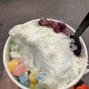 Salju Dessert - Pandan ice with mochi and red bean - Desserts Near Me - Alhambra, California Salju Dessert - Pandan ice with mochi and red bean - Desserts Near Me - Alhambra, California