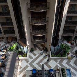 Embassy Suites by Hilton Arcadia Pasadena Area - Looking down on the Atrium