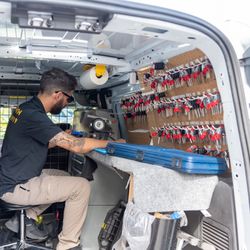 NV Locksmith - Cutting car keys and remotes programming service in Las Vegas and Henderson