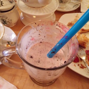 Prince Tea House - Foamy milk for the peach tea - Desserts Near Me - Brooklyn, New York