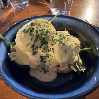 Bear Bear - Eggs Benedict with Smoked Salmon - Breakfast & Brunch Near Me - Leavenworth, Washington Bear Bear - Eggs Benedict with Smoked Salmon - Breakfast & Brunch Near Me - Leavenworth, Washington