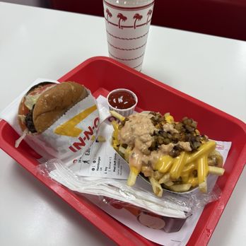 In-N-Out Burger - Fast Food Near Me - San Pedro, California