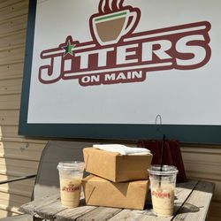 Jitters on Main - Outside with paninis and drinks