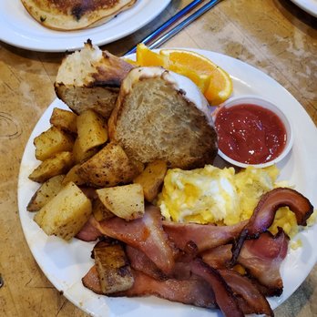 Roast & Toast - American Near Me - Petoskey, Michigan Roast & Toast - American Near Me - Petoskey, Michigan