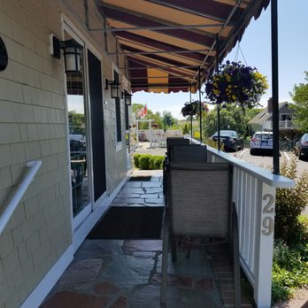 Foxberry Inn - Breakfast patio. - Hotels Near Me - Provincetown, Massachusetts Foxberry Inn - Breakfast patio. - Hotels Near Me - Provincetown, Massachusetts