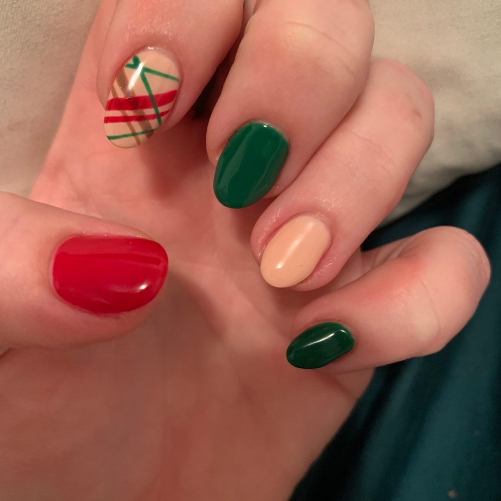 Gradient Nail - Christmas themed nails - Nail Salons Near Me - Honolulu, Hawaii Gradient Nail - Christmas themed nails - Nail Salons Near Me - Honolulu, Hawaii