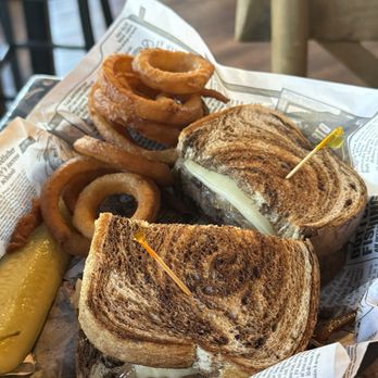 Anglers Lake & Steak - Patty melt - Desserts Near Me - Eureka Springs, Arkansas
