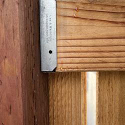 Hadley construction - Unsecured bracket