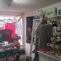 Lots of neat little items Lots of neat little items