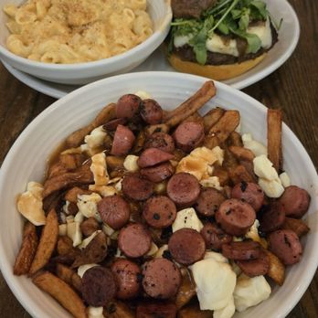 La Belle et la Boeuf - Saucisse Poutine, La Belle Burger w/ Mac & Cheese Add-on - Burgers Near Me - Quebec City, Quebec La Belle et la Boeuf - Saucisse Poutine, La Belle Burger w/ Mac & Cheese Add-on - Burgers Near Me - Quebec City, Quebec