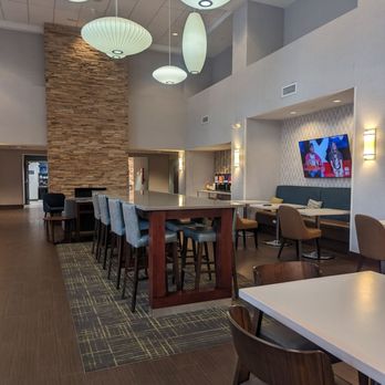 Hampton Inn & Suites Poughkeepsie - Hotels Near Me - Poughkeepsie, New York