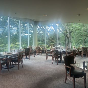 Embers Restaurant - Dining room - American Near Me - Olympia, Washington