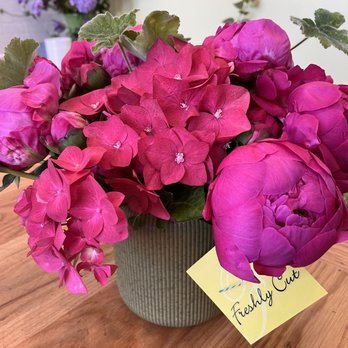 Freshly Cut Florist - Beautiful June peonies and hydrangeas - Florists Near Me - Kensington, California Freshly Cut Florist - Beautiful June peonies and hydrangeas - Florists Near Me - Kensington, California