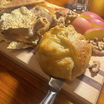 Finicky Franks - Baked Brie - American Near Me - Omaha, Nebraska