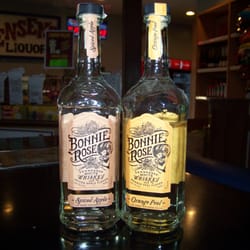 Jensen Liquor & Lounge