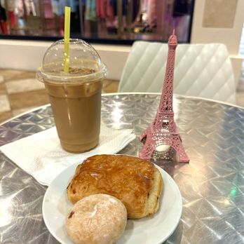 Le Macaron French Pastries - Coffee & Tea Near Me - Winter Park, Florida Le Macaron French Pastries - Coffee & Tea Near Me - Winter Park, Florida