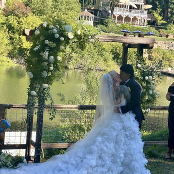 Heirloom Events - The Stunning Arch - Party Equipment Rentals Near Me - Petaluma, California