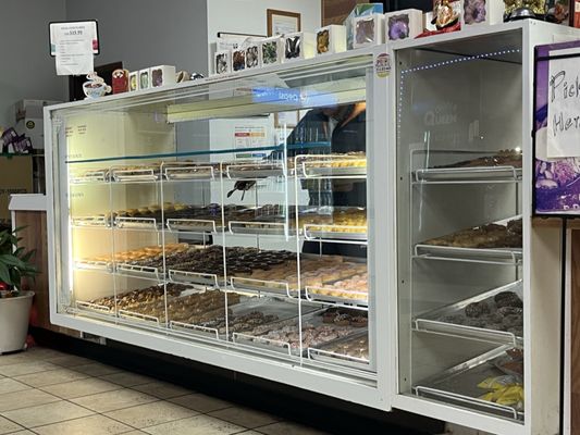 Dona Queen Donuts & Deli by null