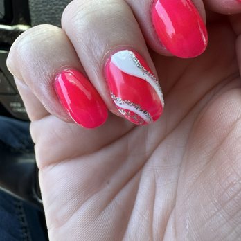 Lynn's Nails 2 - Amateur design work & doesn't match the design on other hand - Nail Salons Near Me - Marietta, Georgia