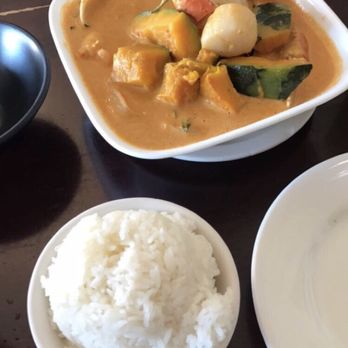Daisy Mint - Panang curry with seafood - Thai Near Me - Pasadena, California