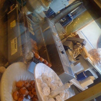 Daily Dozen Doughnut - Bakeries Near Me - Seattle, Washington