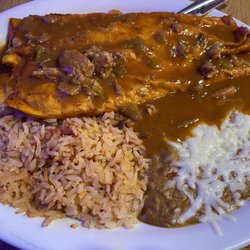 Las VII Americas - Smothered enchilada plate